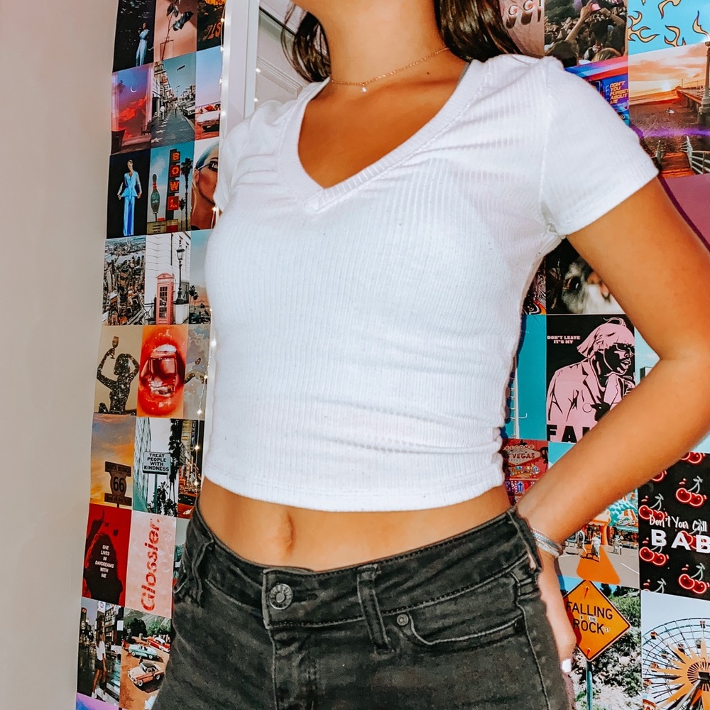 White Scoop Neck Shirt! 🤍
